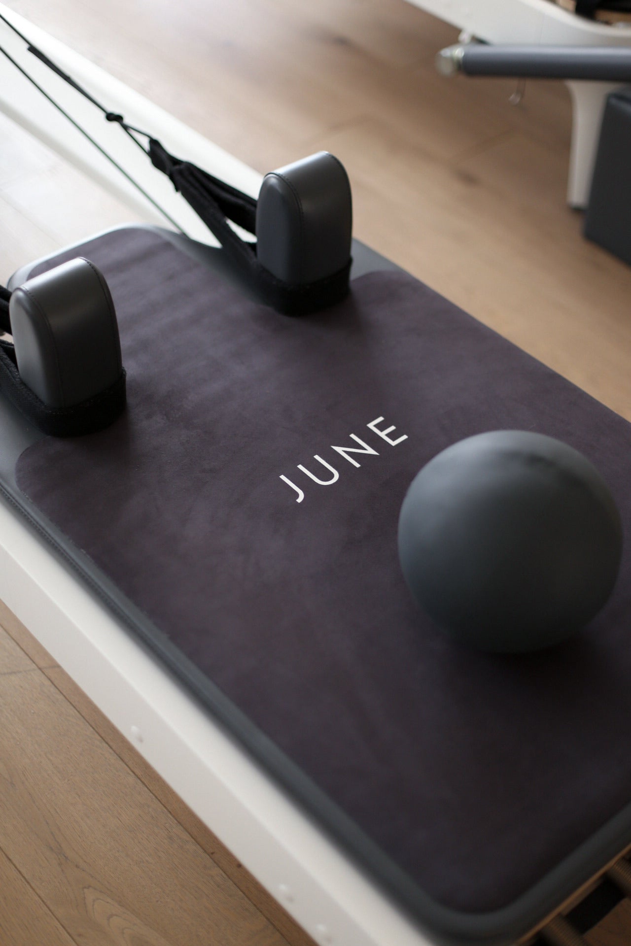 JUNE REFORMER MAT BLACK